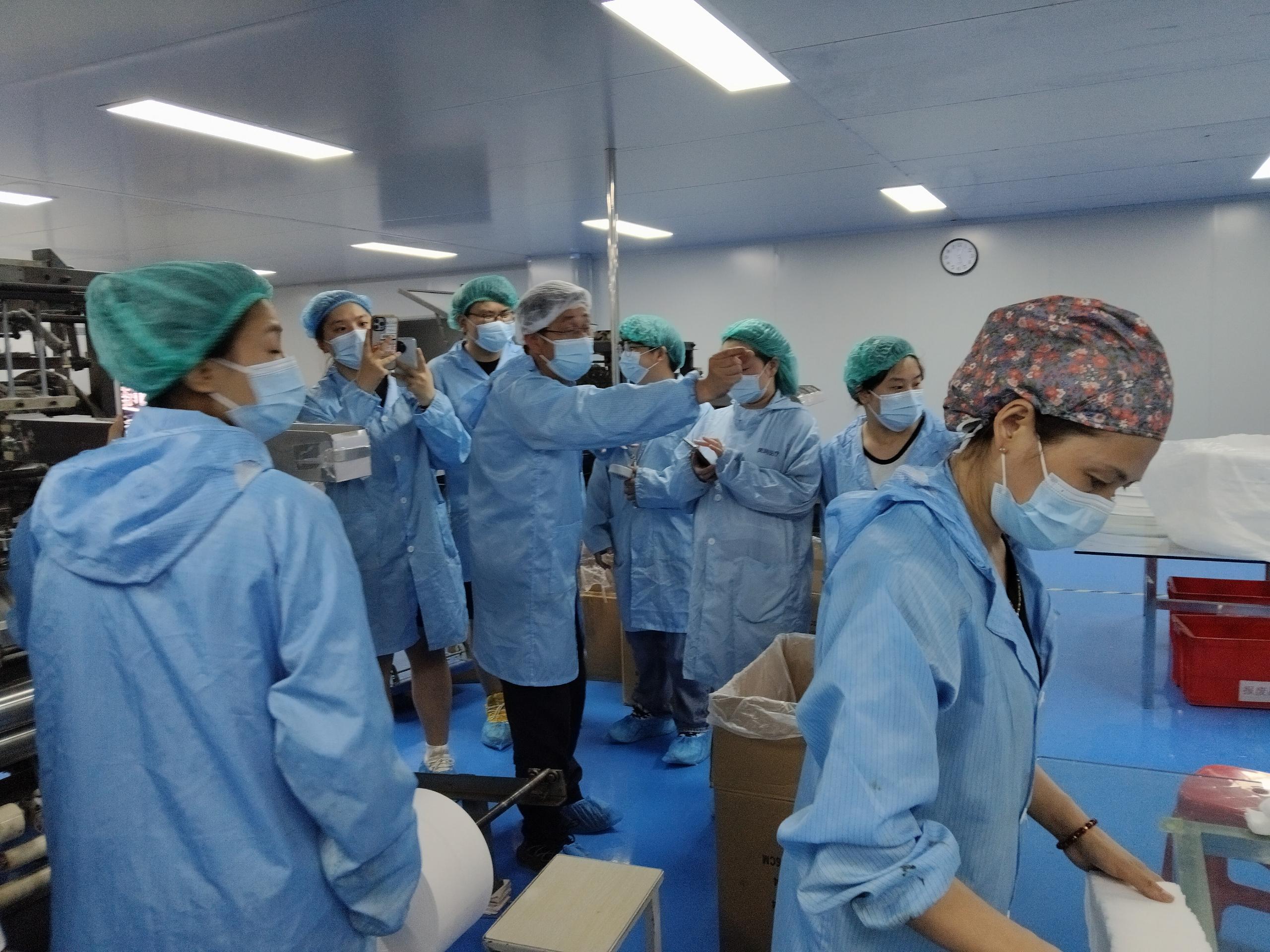 Haorun Med는 직원들에게 훈련을 위해 공장에 가도록 조직합니다.