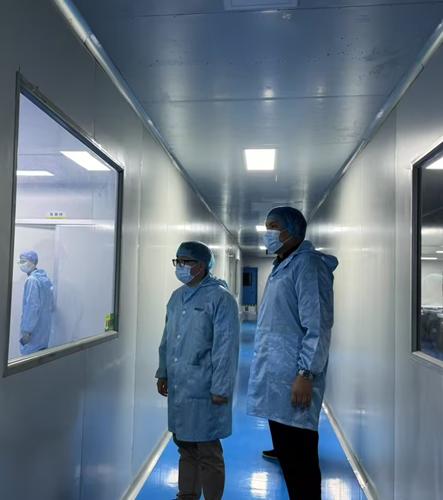 독일 MEDICA 전시회에 참석한 고객의 공장 방문; 유럽 ​​의료 시장에서 새로운 기회 탐색