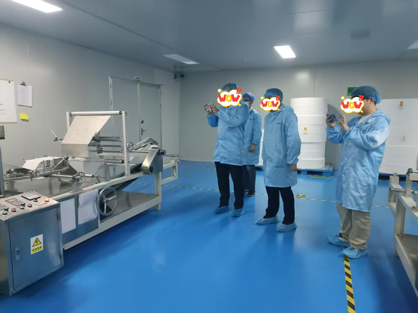 유럽 ​​대형 동물의약품 유통업체의 구매 이사가 당사를 방문하여 검사 및 협상을 진행합니다.